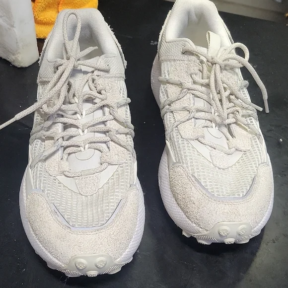 Mens 12 Under Armour Fat Tire Venture Pro shoes in white or light tan. Excellent - Picture 9 of 9